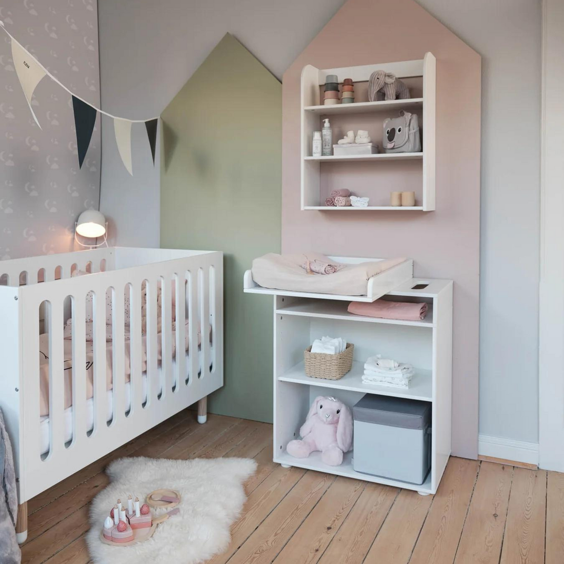 Changing Table | One Shelf