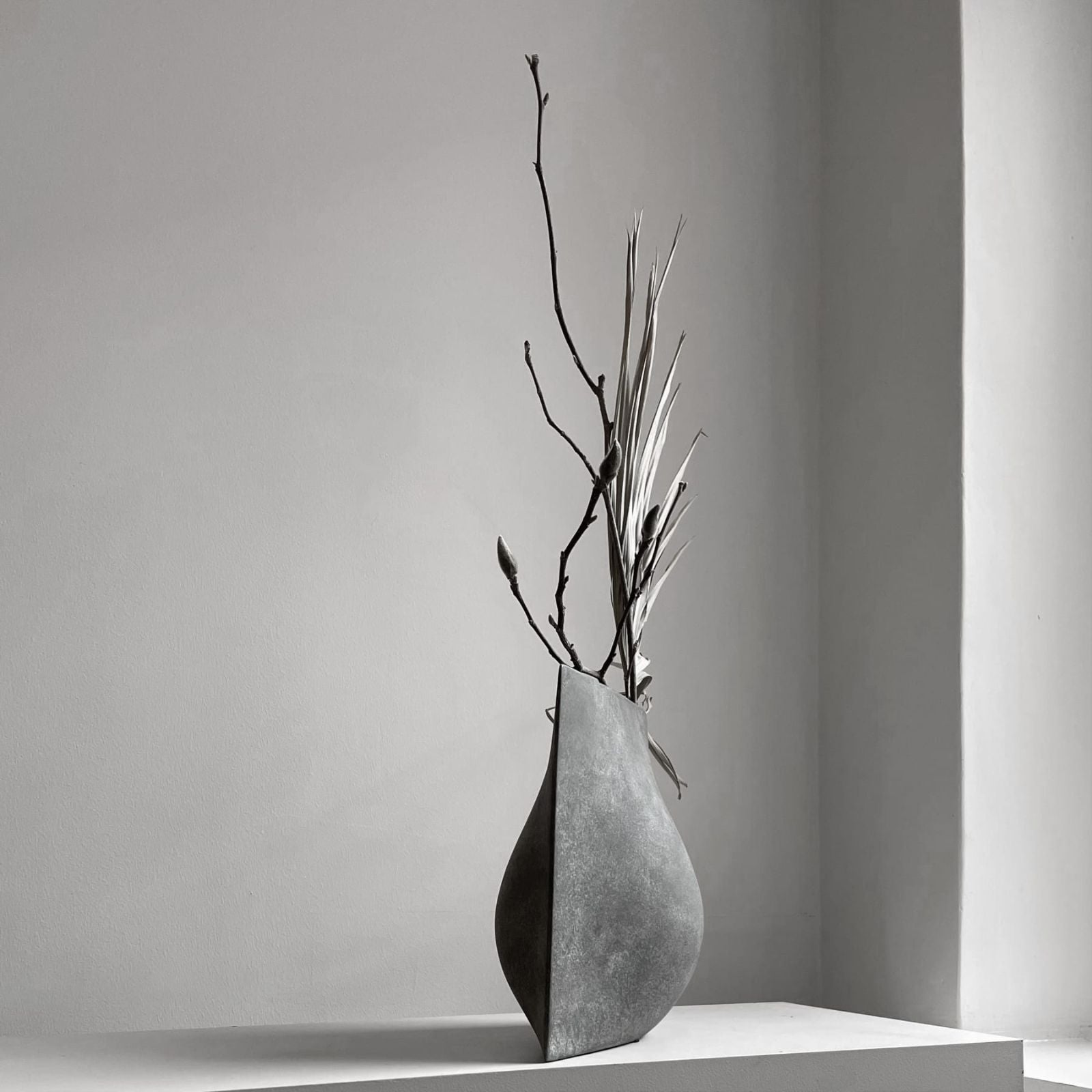 Origami Vase Mini | Dark Grey