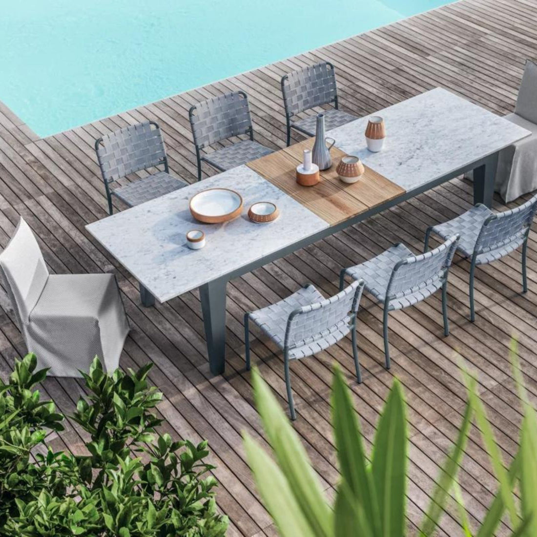 Inout | Outdoor Table